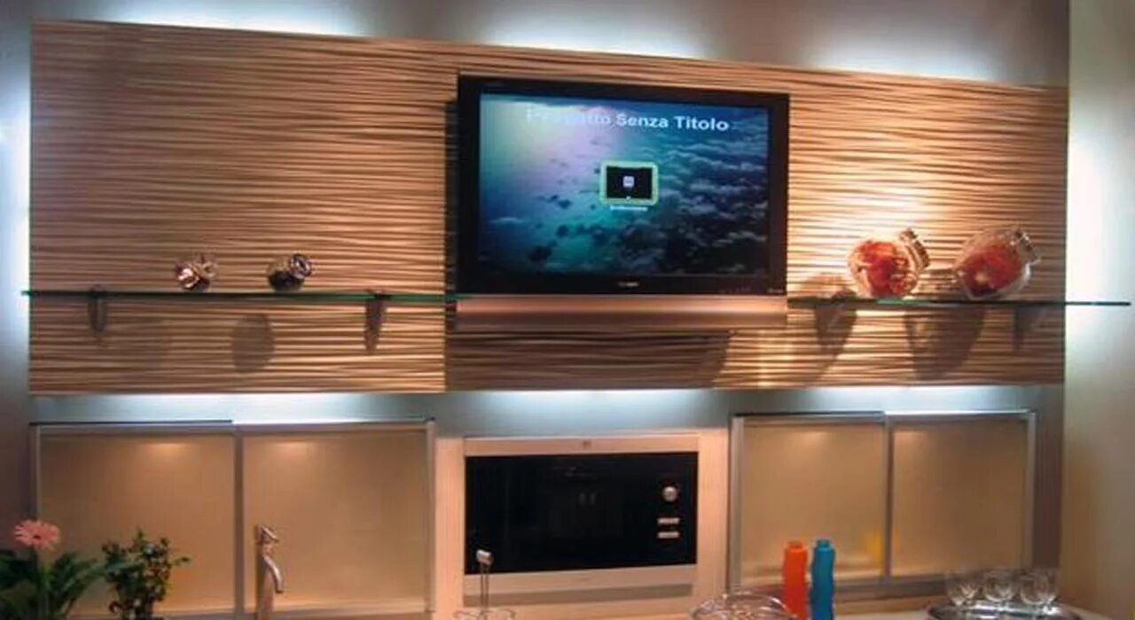 Кухня с телевизором на стене. Телевизор в интерьере кухни. Телевизор в кухню настенный. Телевизор на кухонной стеновой панели.
