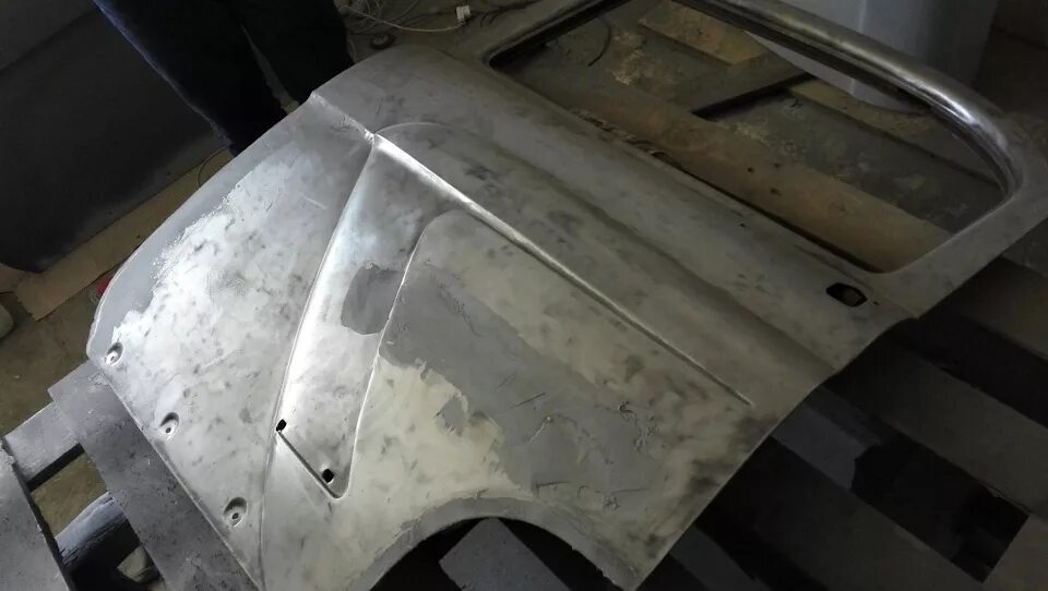 Крыло переднее volkswagen passat b3. Соединение бампера с крылом. Крылья на стене. Крылья ангела из дерева. Дверное крыло.