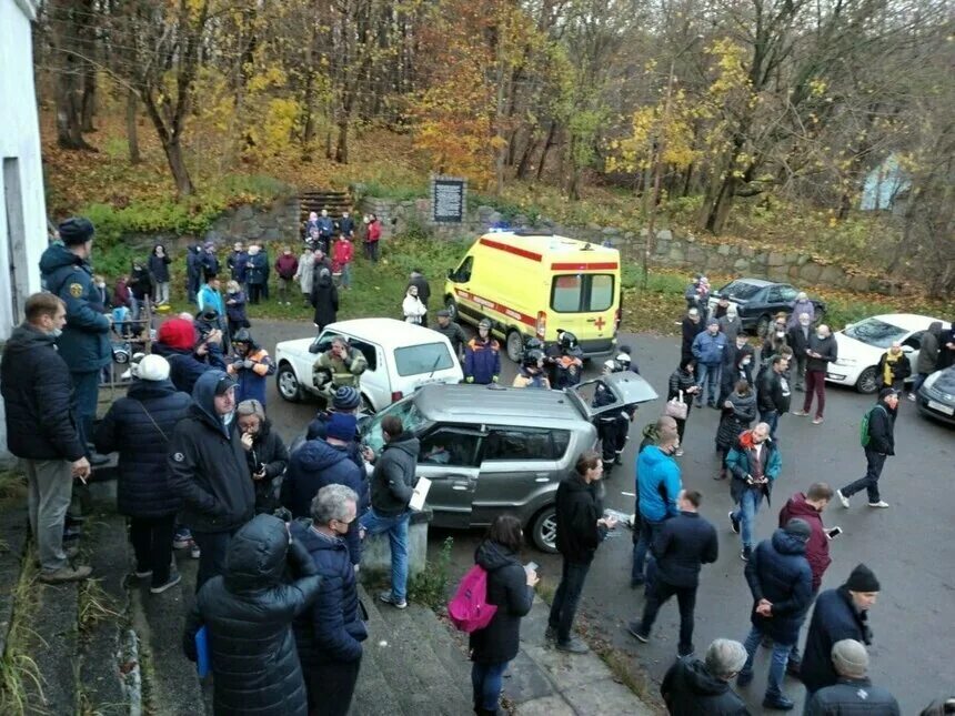 Новости сегодня происшествия политика. Окказиональная толпа. Толпа вокруг происшествия. Авария в калининградскойтобласти.