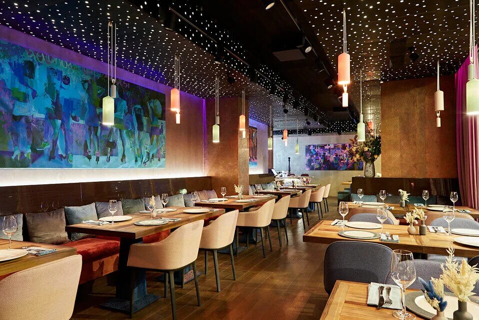 Ресторан «restaurant farang» в стокгольме. Интерьер ресторана. Концептуальный дизайн в интерьере кафе. Дерево в интерьере кафе. Кафе.