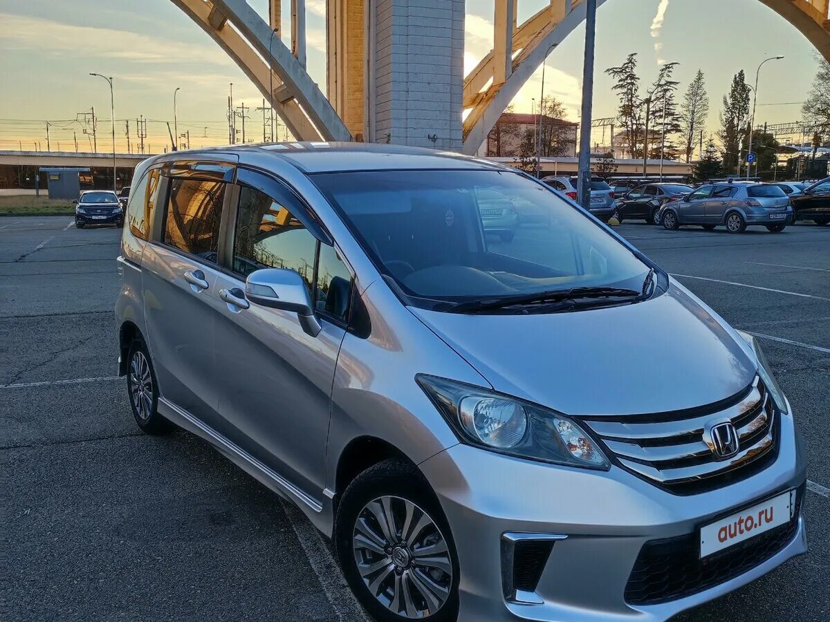 Honda freed 2014. Компактвэн.