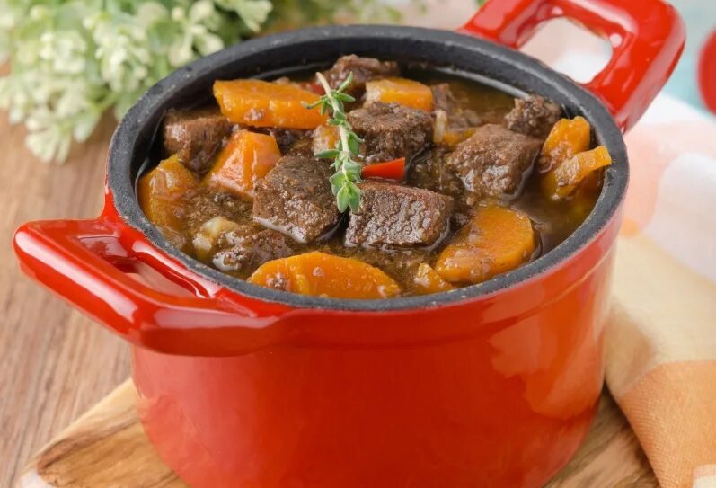 Жаркое в горшочках. Куза шурва. Чанахи в горшочках. Жаркое чанахи. Жаркое в горшочках в духовке.