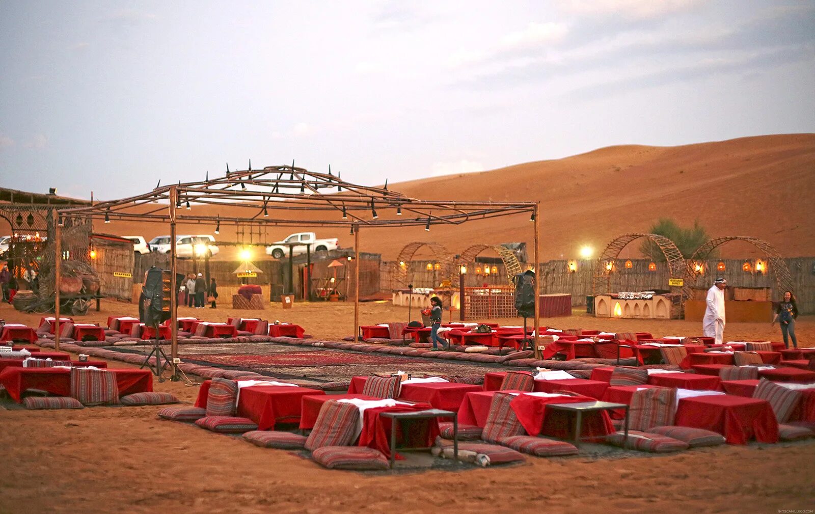 Dubai camp. Дубай бедуинский лагерь. Сафари + ужин Dubai. Sonata Camp Дубай. Пустыня лагерь Дубаи.