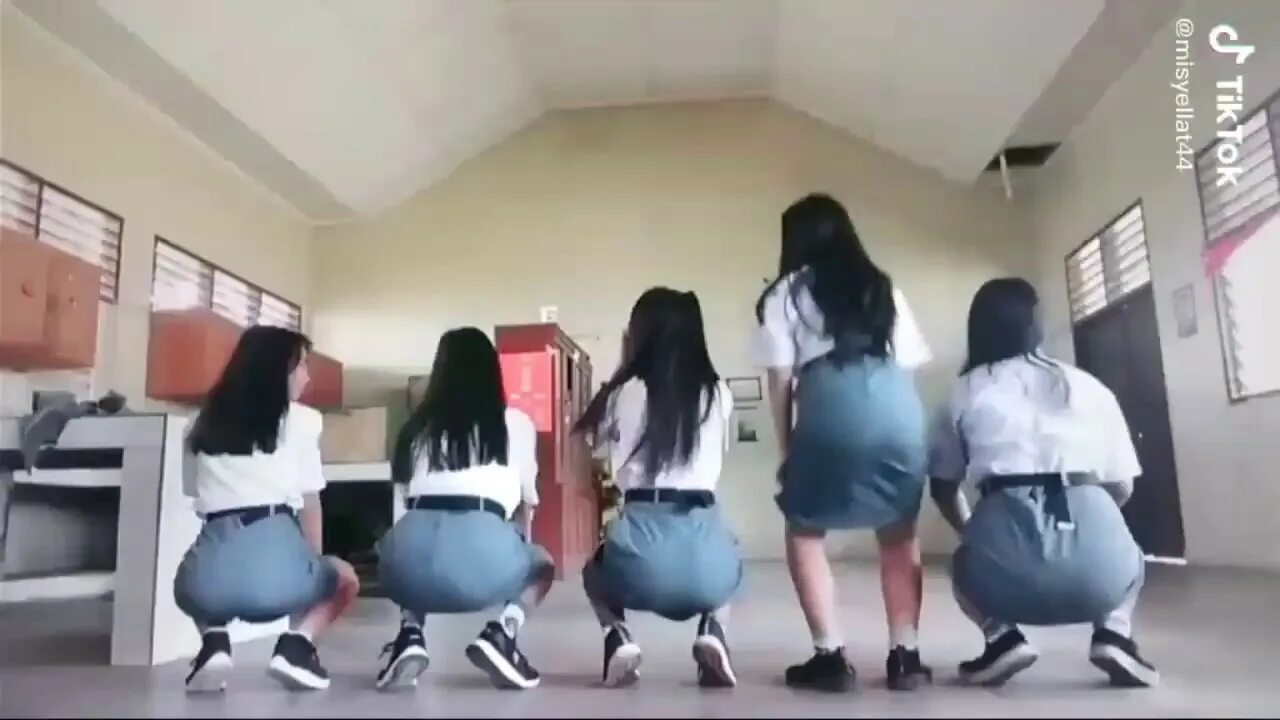 Abg tutorial wiwik. Tik tok sma indonesia. wiwik anak sma. abg viral tik tok.