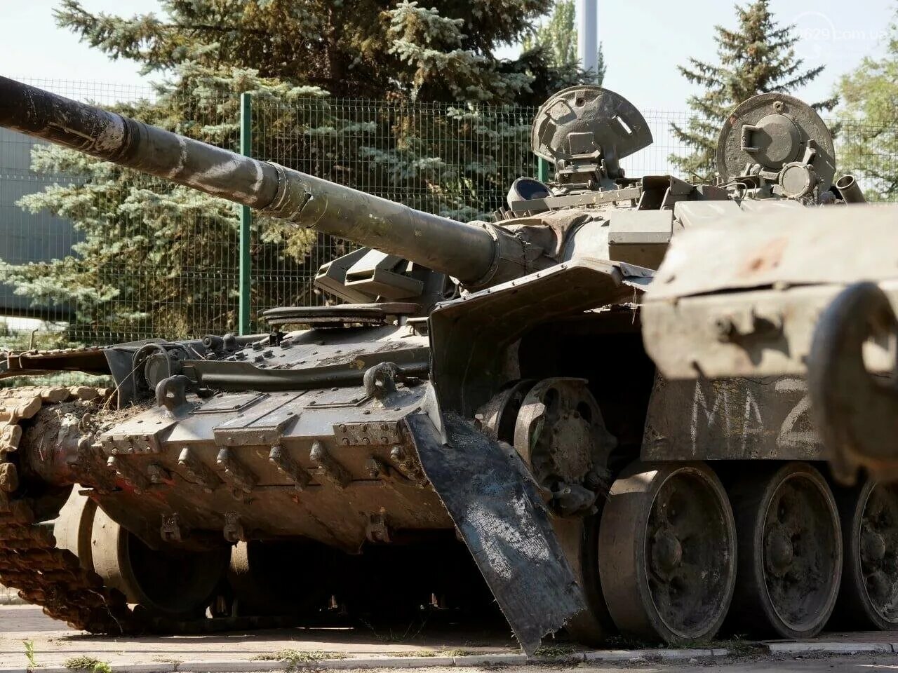 Подбитая техника спб. Танки т-72. Украинский танк.