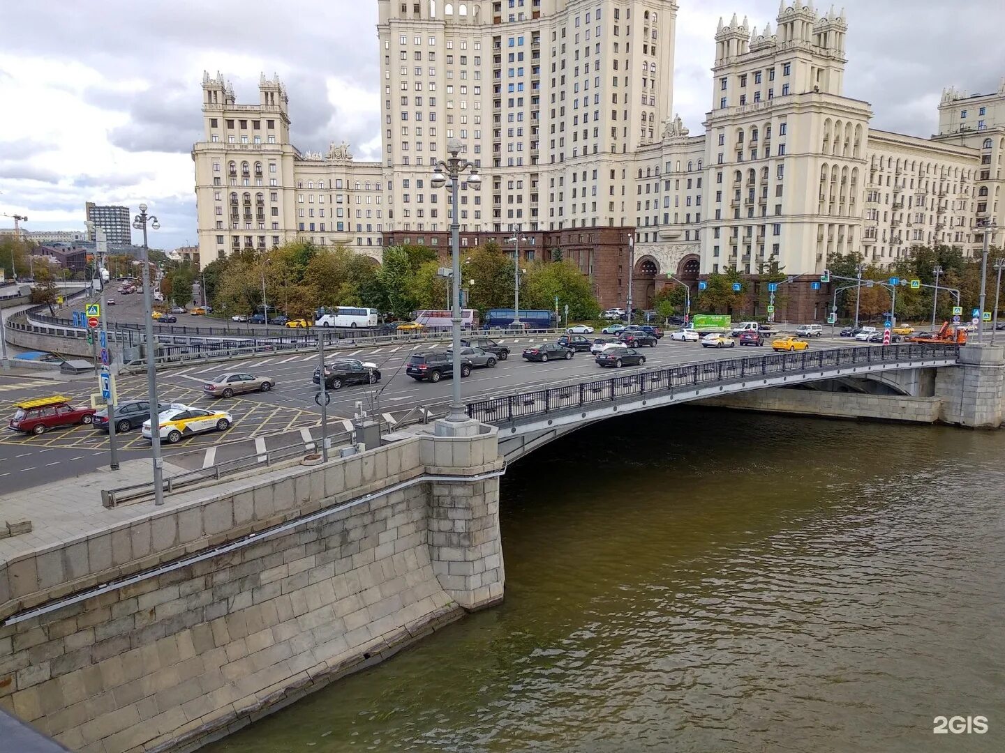 Причал большой устьинский мост. Москворецкая набережная 7 причал устьинский мост. Москва москворецкая набережная причал китай город устьинский. Причал устьинский мост. Пристань большой устьинский мост.