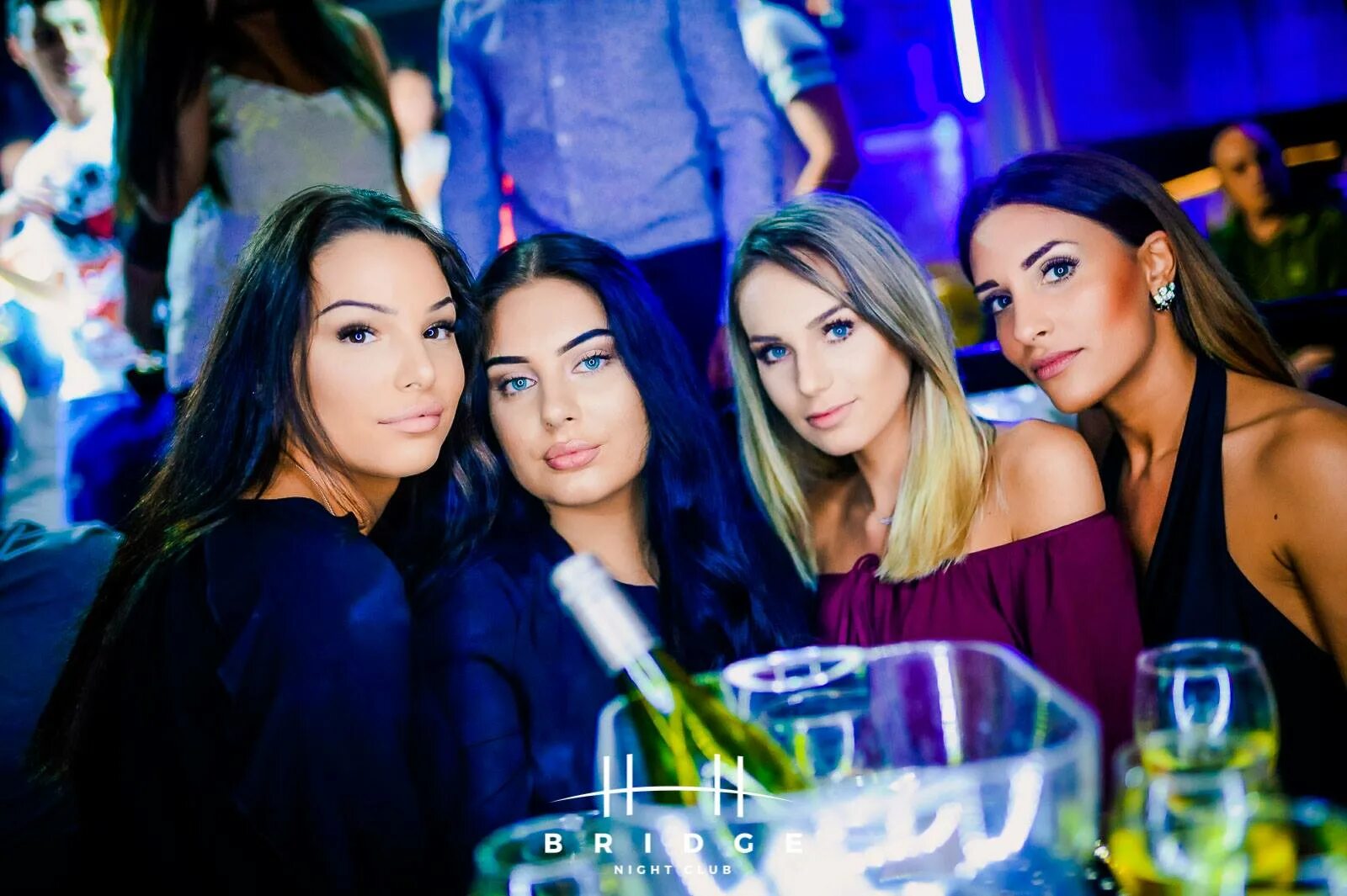 The other club. Белград Nightlife. Ночная жизнь девушки. Девушки в ночном клубе. Ночной клуб девушки.