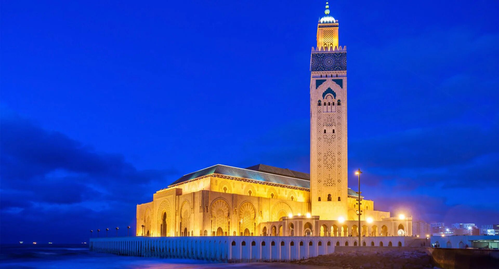 Касабланка описание. Мечеть Хасана 2 в Касабланке. Касабланка (Марокко). Мечеть Хасана Марокко. Мечеть Хасана в Рабате Марокко.