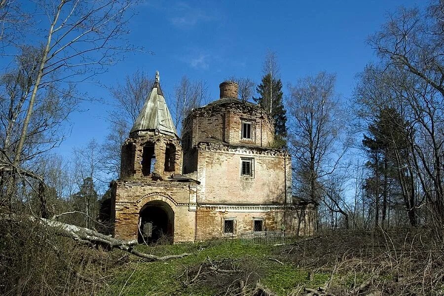 Село бабино. Бабино Покровская Церковь. Бабино Ленинградская область Волховский район. Заброшенный Церковь Волховский район. Храм в Хотово Волховского района.