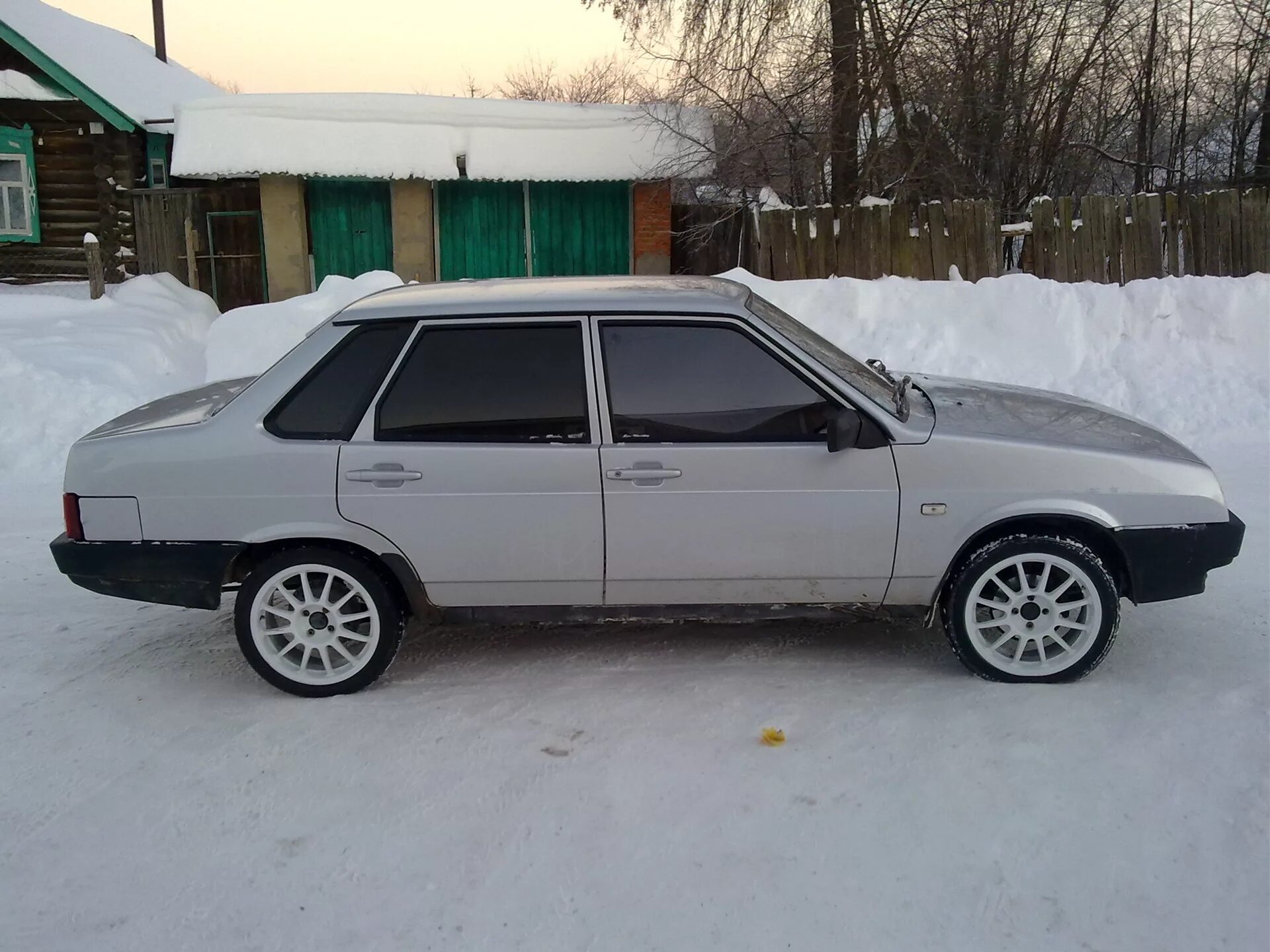 Ваз 2109 черная r15. 99 00 р. Ваз-21099 lada samara год выпуска. Ваз 2109 рельсы r15. Ваз 21099 slik r15.