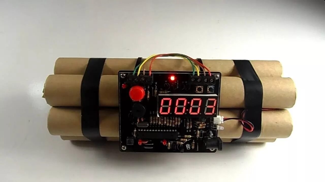 Игрушечная си 4. История игрушек 4 дюк кабум. Динамит с1020. С4 бомба реальная. Ракетница базука m202a1.