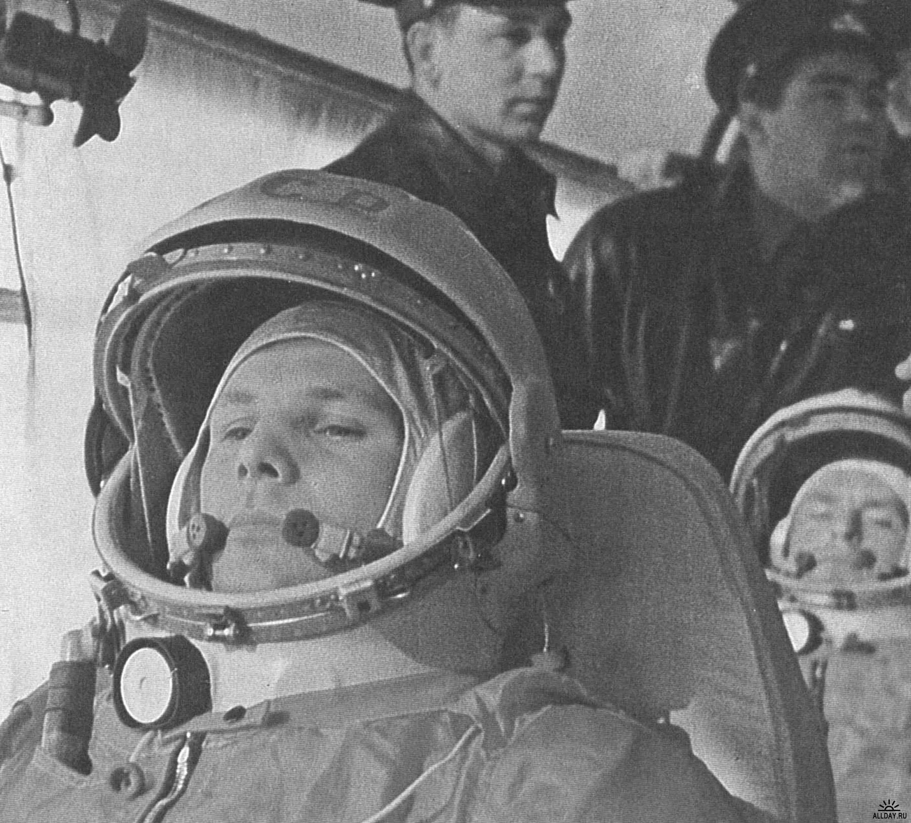 Полет первого космонавта длился