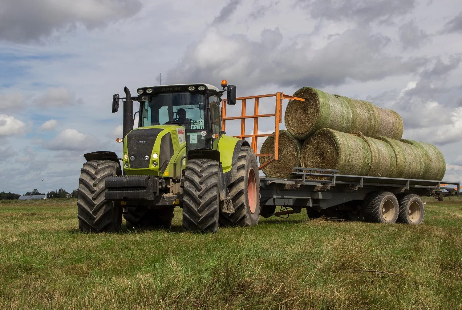 Производство сена. Кормозаготовка силос сенаж. John Deere кормозаготовка. Заготовка кормов для животноводства. Заготовка кормов для КРС.