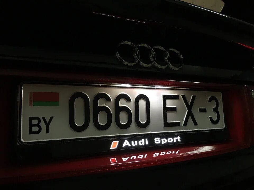Рамка номерного знака Audi. Рамка для номерного знака Ауди спорт. Номерная рамка USA Audi 80. Номерные рамки Audi Sport. Рамка для автомобиля с подсветкой