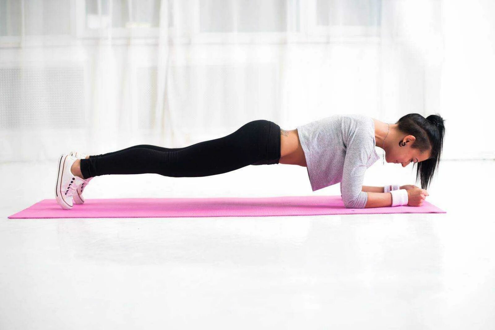 Планка speed up. Планка (plank):. статические упражнения планка. планка на локтях. план упражнений.