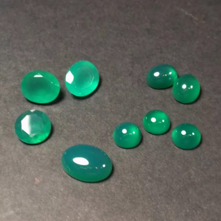 Кольца с изумрудным агатом в серебре. Изумрудный агат. Кольцо агат изумрудный зеленый. Изумруд агат. Кольца с изумрудным агатом в серебре.