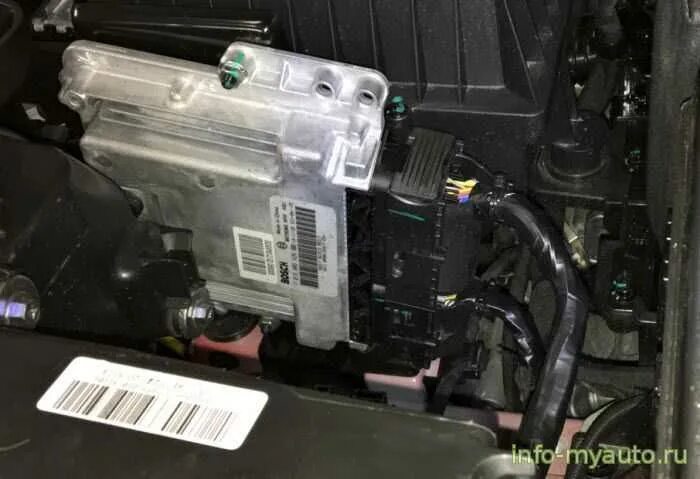 Geely coolray аксессуары. Ключ джили кулрей в руке. Сигнализация geely mk. Сигнализация на джили кулрей. Gps антенна geely atlas.