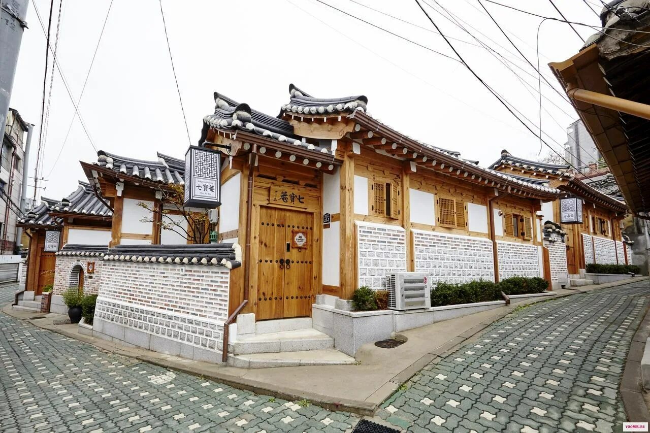 Корея дома отзывы. Южная Корея Ханок. Ханок корейский дом. Hanok Hotel Сеул. Сангаджи корейский дом.