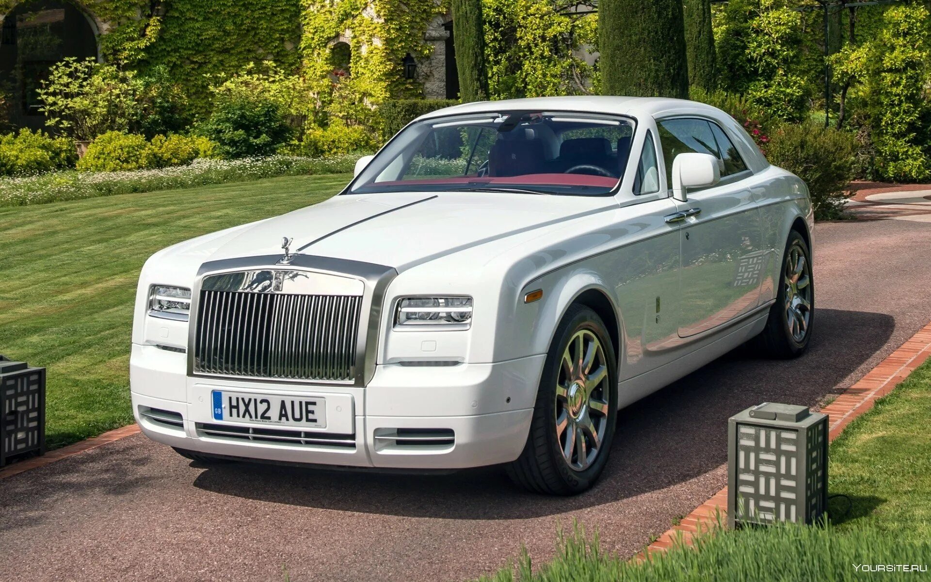 Как называется роллс ройс. Роллс Ройс Мульсан. Rolls Royce Phantom. Роллс Ройс Фантом купе. Роллс Ройс седан.