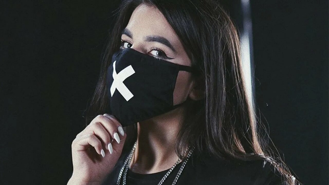 Как найти девушку в маске. Как найти девушку в маске