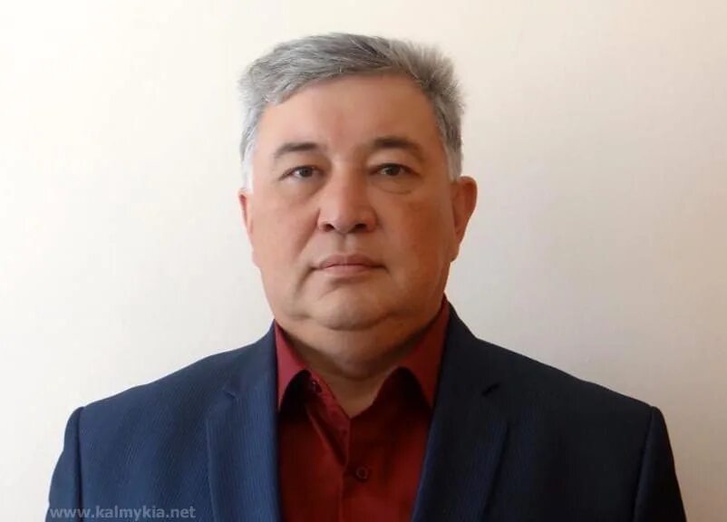 Министр здравоохранения калмыкии. Шарапов юрий викторович элиста. Кикенов юрий викторович калмгу. Министр здравоохранения калмыкии юрий кикенов биография. Юрий кикенов биография.