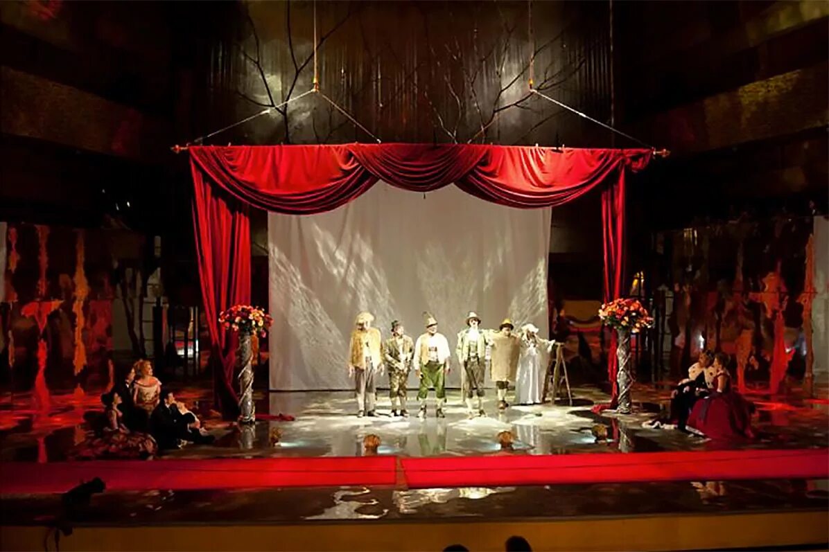 театр сцены спектаклей. спектакль шум за сценой театр моссовета. театр пьеса. сцена из театра. театр сцены спектаклей.