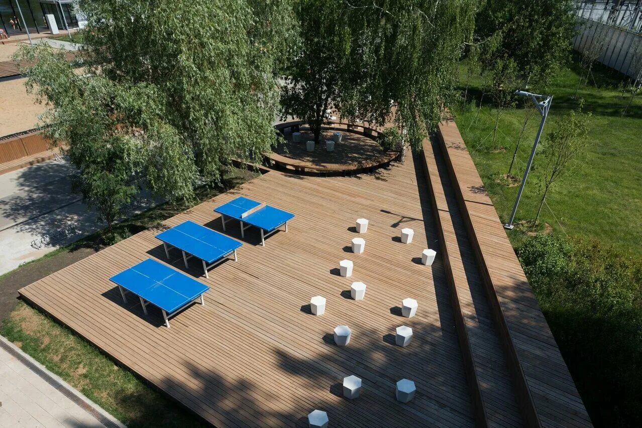 во многих странах зоны отдыха расширяются. зона отдыха в общественном месте. парковая зона (парк «ак-гёль». во многих странах зоны отдыха расширяются. левобережный парк беседки.