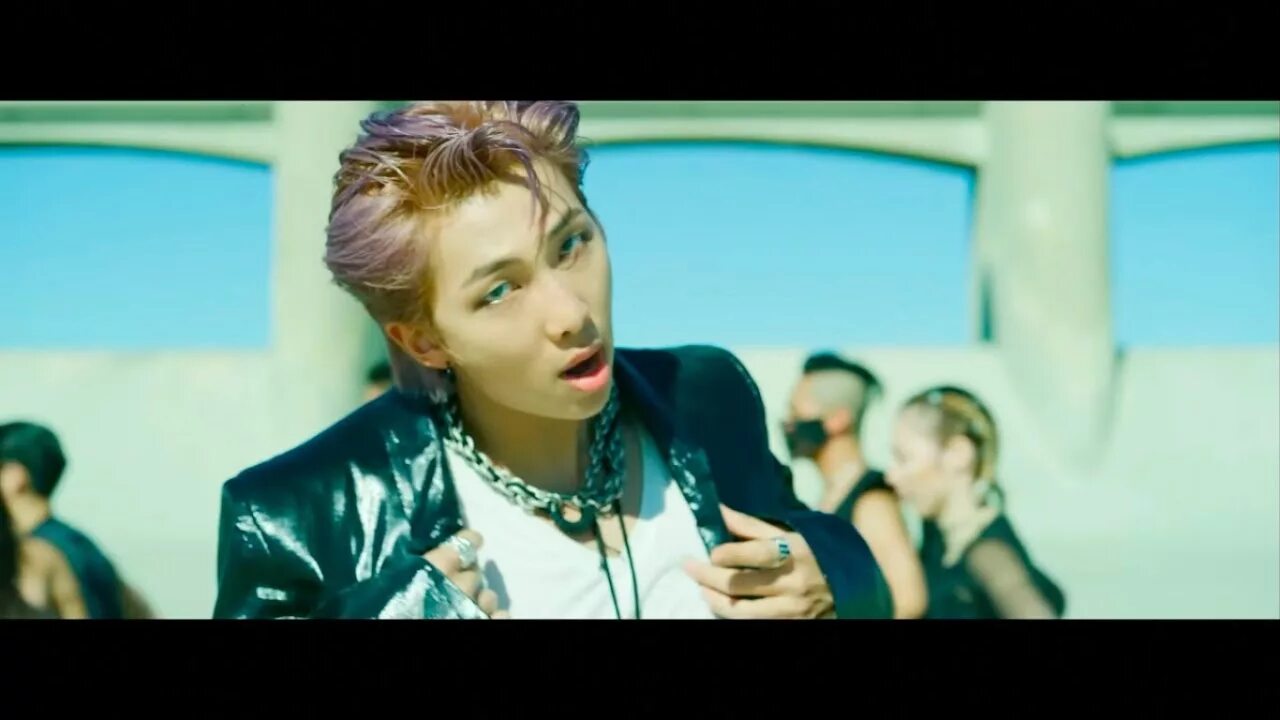 Rm bts come back. Bts рм. намджун в клипе on. фото намджун с клипа on.