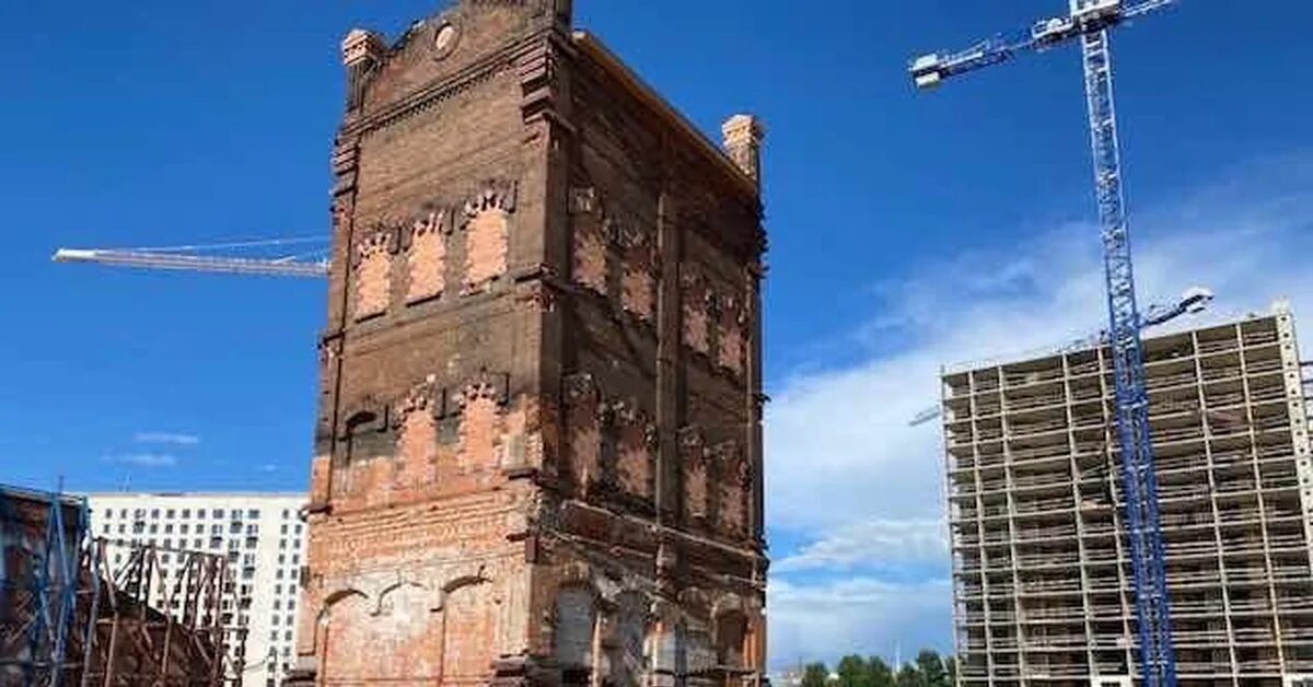 Передвижение зданий. Водонапорная башня 19 века в Москве Складочная. Складочная улица водонапорная башня. Перемещение зданий. Завод борец башня.