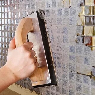 Приклеить плитку кухня