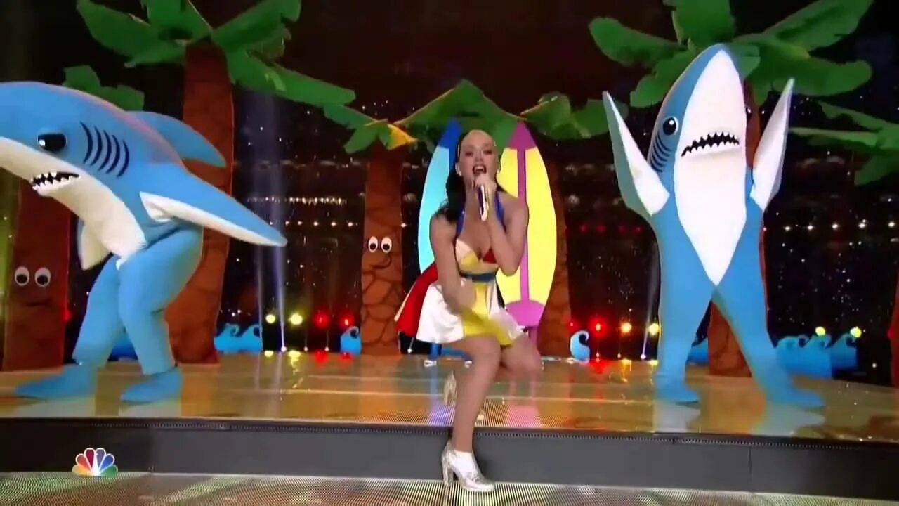 Dancing shark. Katy Perry акулы. Katy Perry Sharks gif. Кэти Перри ай дэнс дэнс. Танец акулы в офисе.