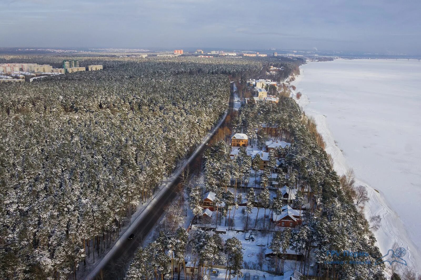 Аренда закамск. Стройгородок Пермь Закамск. Закамск с высоты. Сосны Закамск. Снимок с высоты Пермь Закамск.