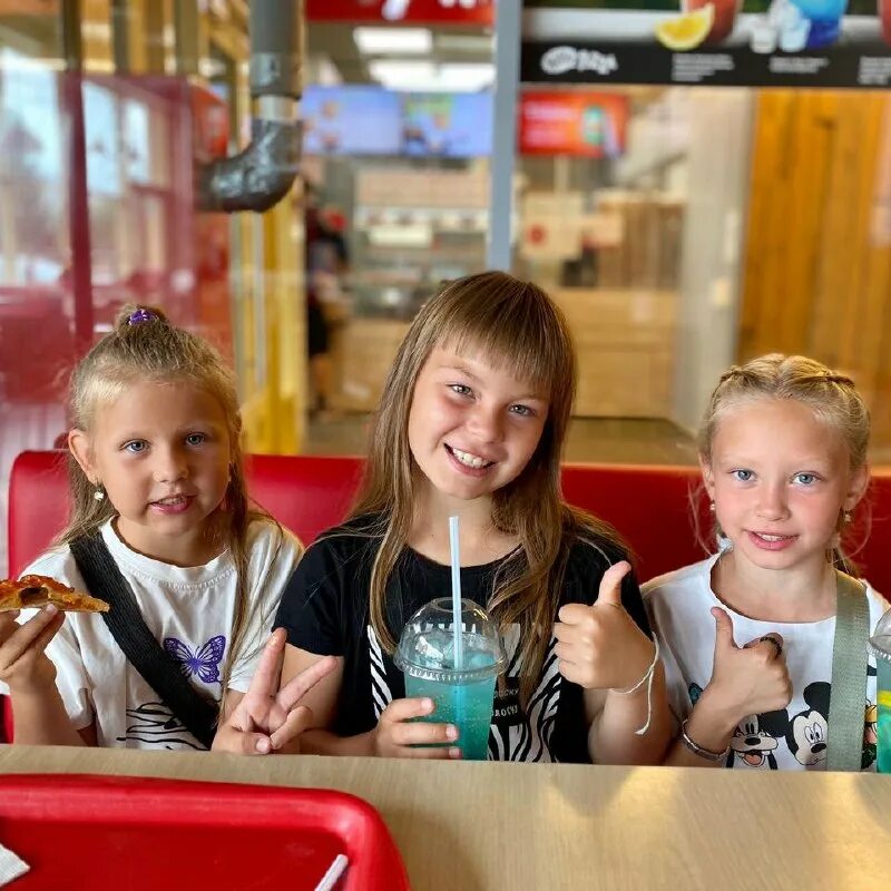 маленькие гости. маленькие гости. луговская слобода омск кондитерская. семейные завтраки с младенцем. маленькие гости.