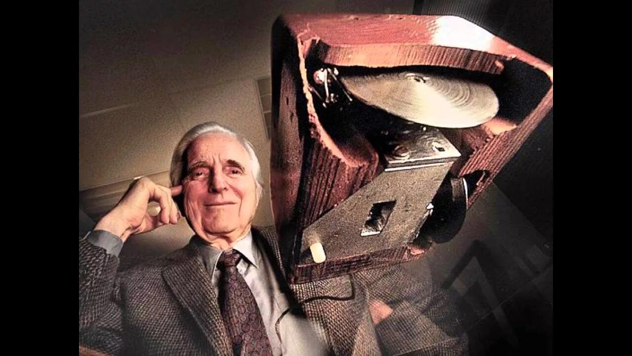 Кто изобрел первую мышь. 1968 год компьютерная мышь – дуглас энгельбарт. дуглас энгельбарт изобретатель. дуглас энгельбарт изобрел компьютерную мышь.