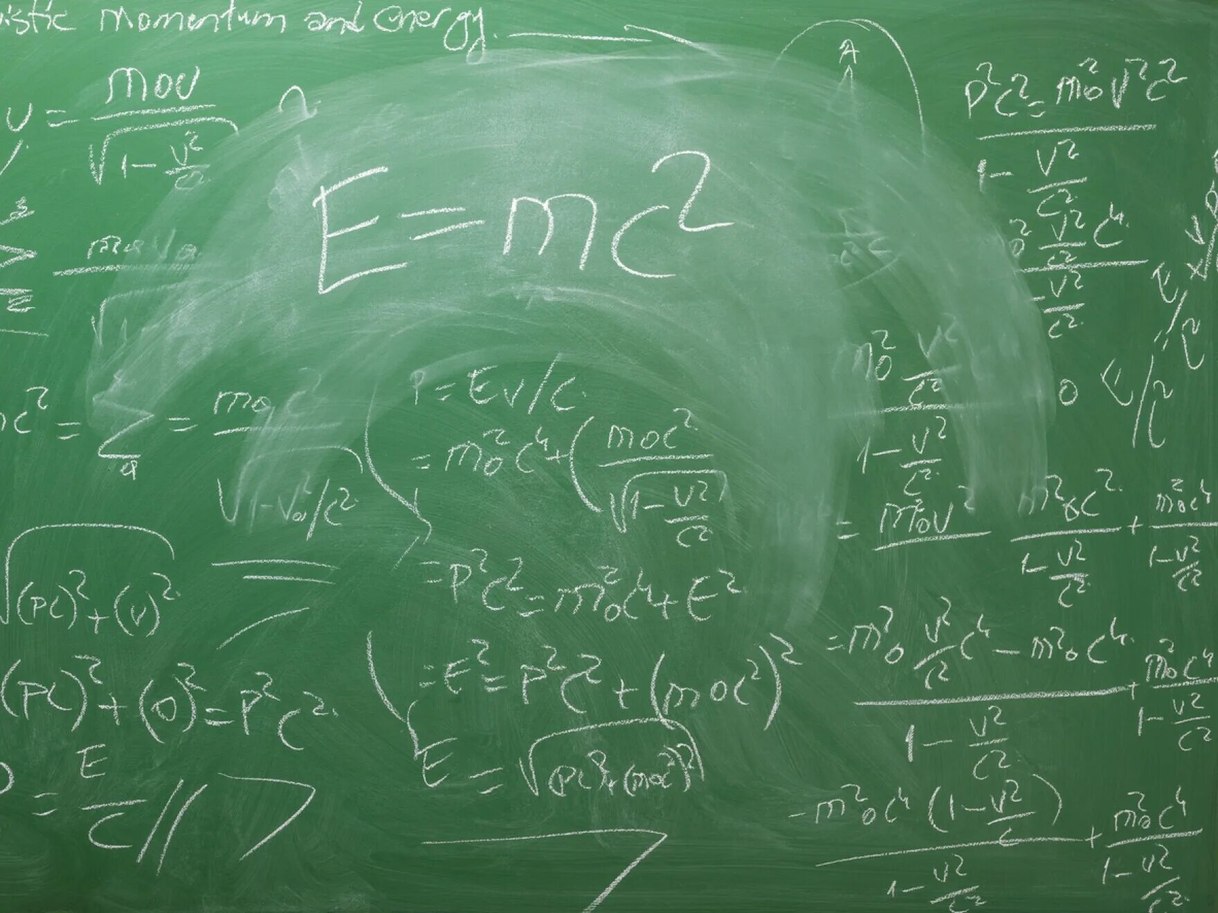 Е равно мс. Формула Эйнштейна e mc2. E=mc². E mc2 на доске. Е равно МЦ квадрат.