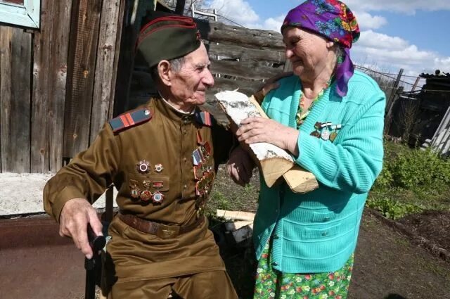 Новости с фронта правда. Возвращение солдата. Вернулся с войны. Вернулся с фронта.