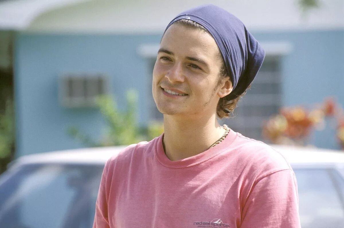 накидка для кормления ребенка в общественных местах. винкс флора рокси муза стелла и блум. орландо блум гавань. Bloom haven. орландо блум гавань.