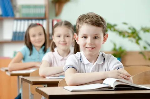 Учащийся пятого класса на уроке