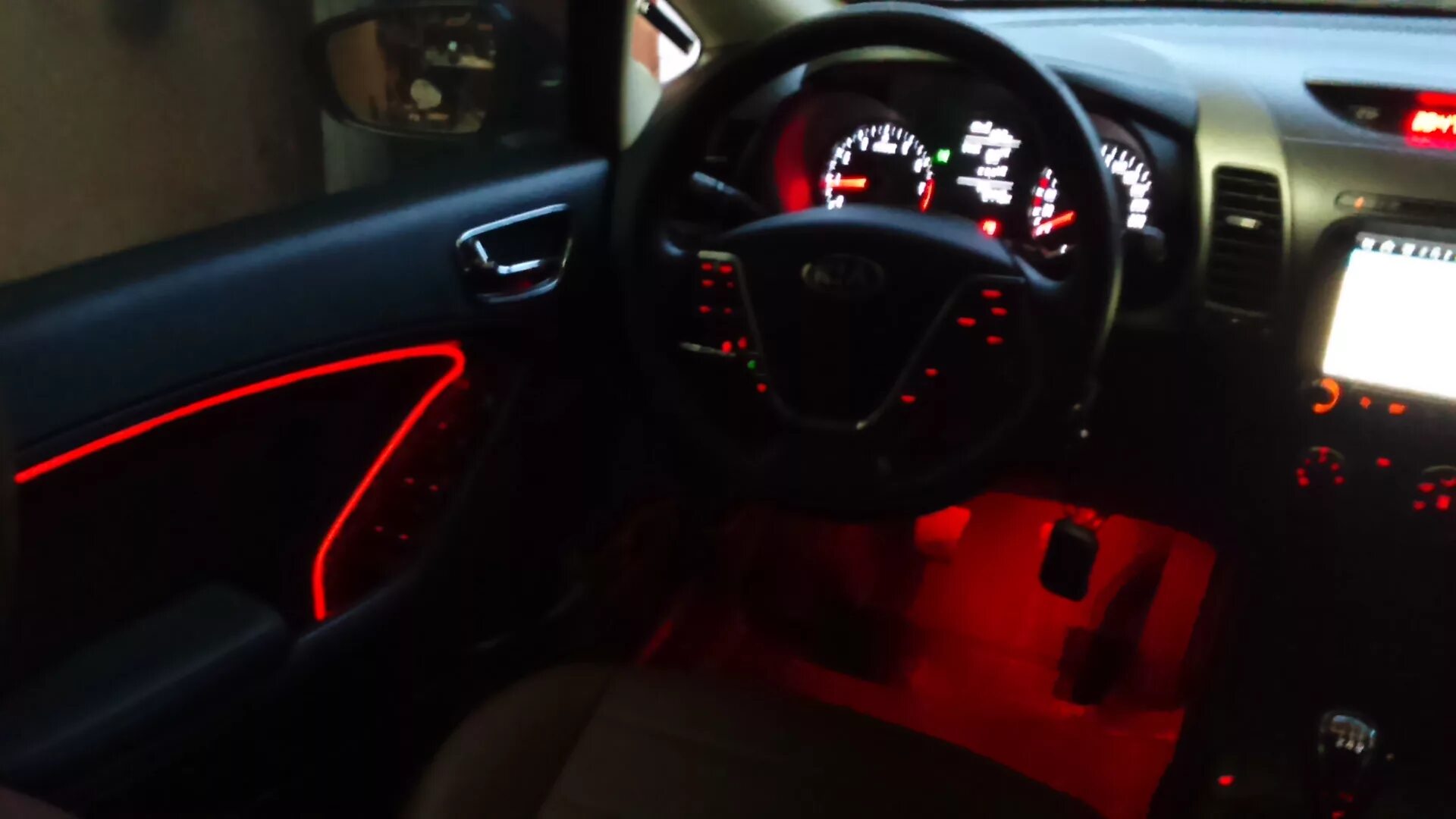 Купить б/у Kia Cerato II Koup 1.6 AT (126 л.с.) бензин автомат в Омске: белый Ки