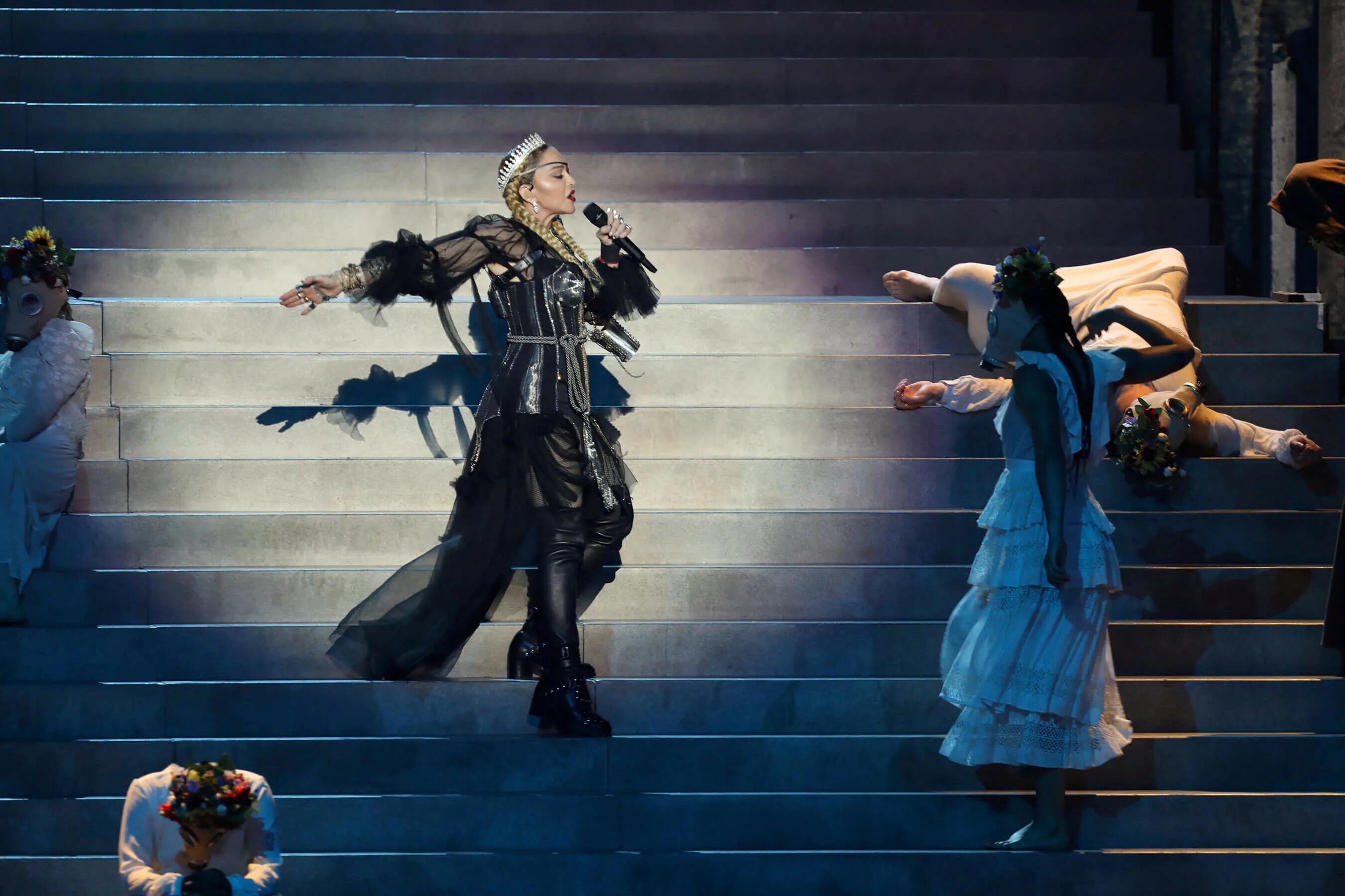 Мадонна на евровидении 2019. Madonna eurovision 2019. Мадонна евровидение. Мадонна на евровидении 2019 фото. Мадонна на евровидении 2019 фото.