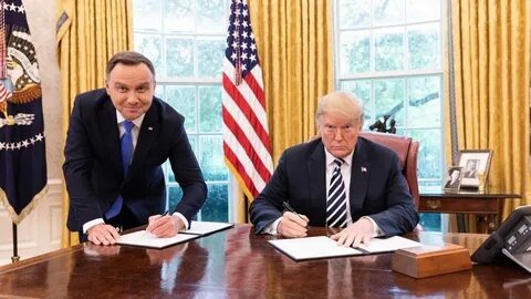 Tổng thống Mỹ Trump chụp với Tổng thống Ba Lan Andrzei Duda - Sputnik Việt ...
