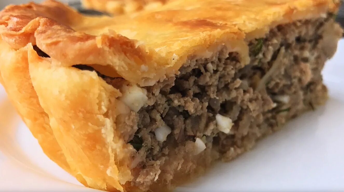 Пирог с мясом из бездрожжевого теста. Мясной пирог с фаршем. пирог с мясом из песочного теста. пирог мясной из песочного теста.