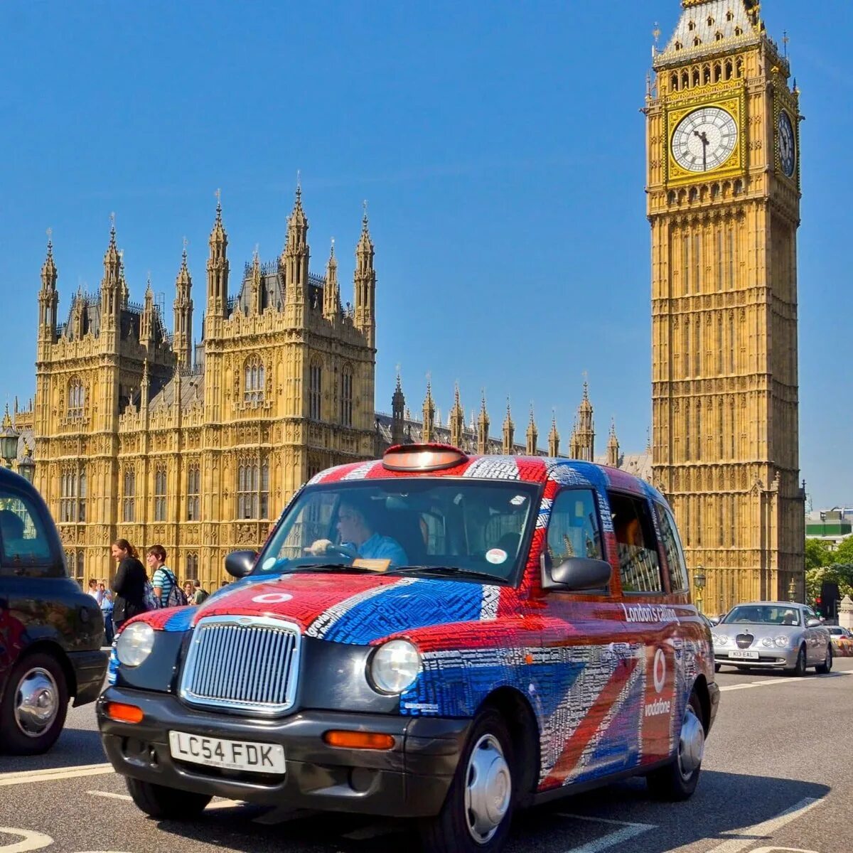 Англия какие машины. Такси в Лондоне. Автомобили Англии. Лондонское такси. Автомобили Лондона.