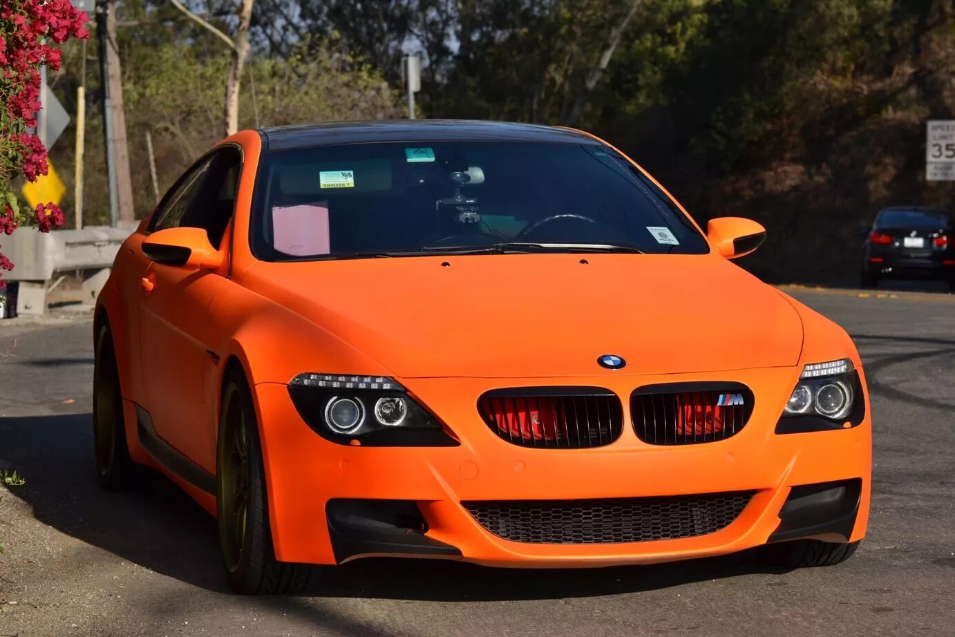 Bmw e92 oranjoviy. Plasti dip blaze orange. Bmw m3 e96. Ягуар xf винил. Машина рыжего цвета.