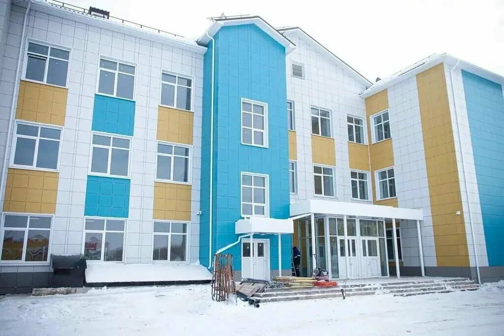 Школа крона. Пригородный поселок. Школа в поселке пригородный оренбург. Школа оренбург крона. Пригородный крона оренбург.