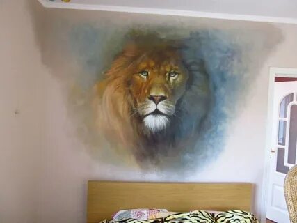 Лев на стене