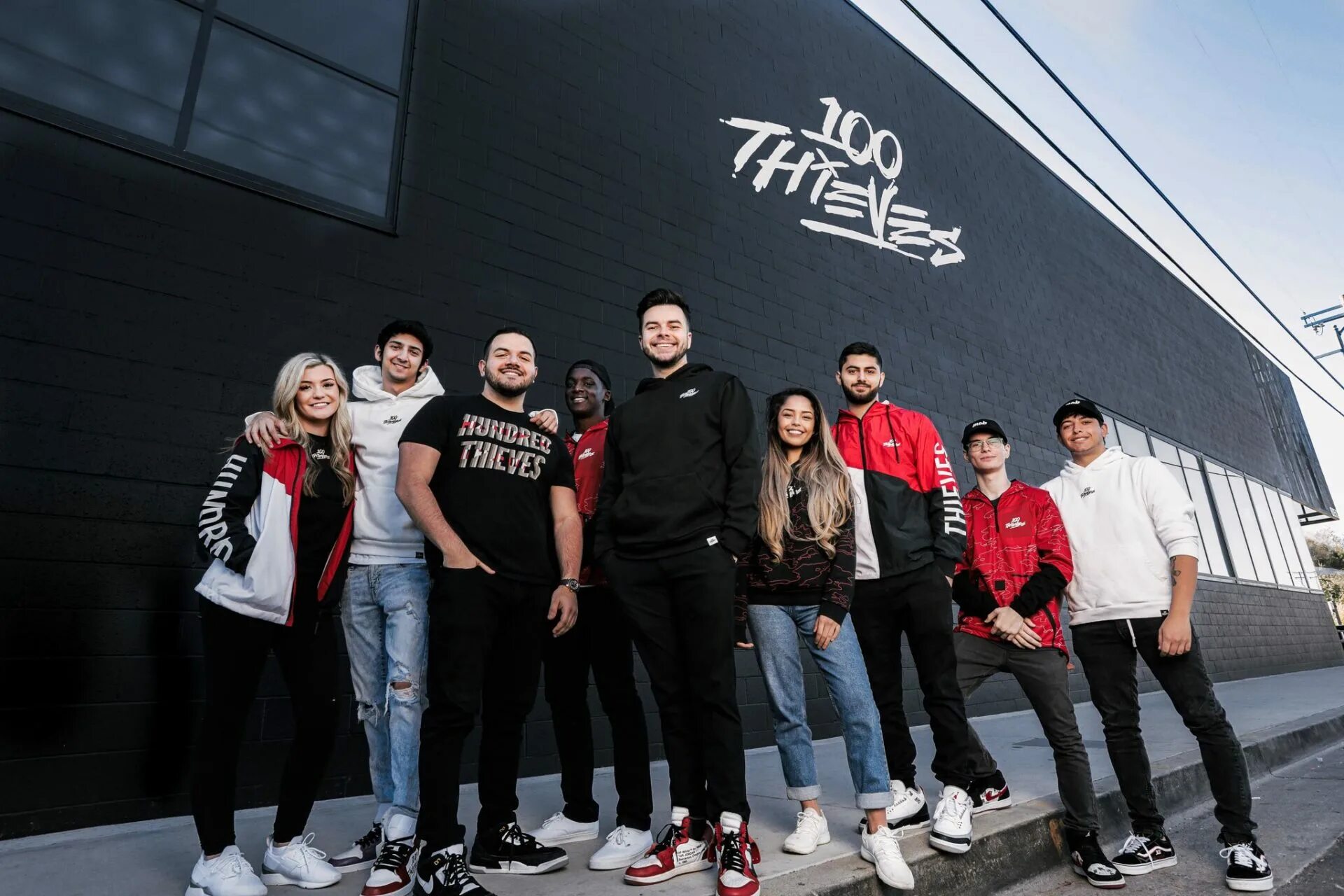 Three thieves thieves. 100 Воров CS go. 100 Thieves JKS. 100 Thieves | 2020 RMR. Thieves команда.