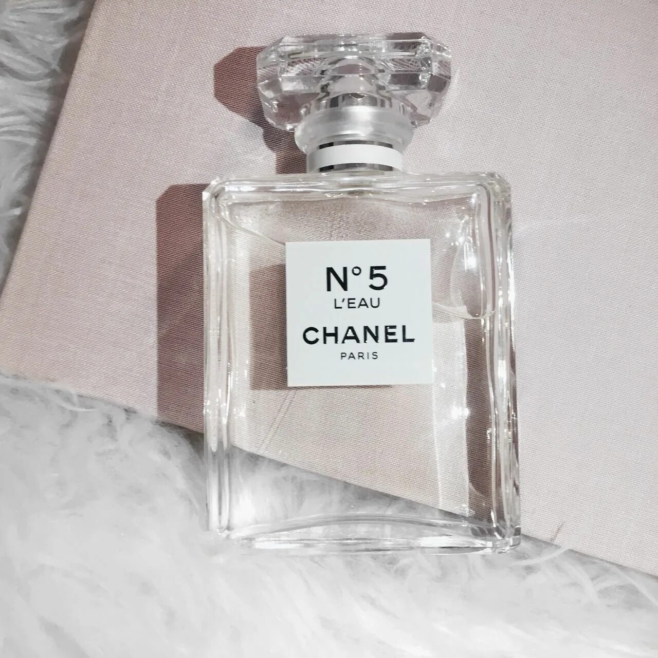 Chanel лак 5,5 мл. Коко шанель косметика. Chanel фирменный стиль. Chanel записи. Chanel записи.