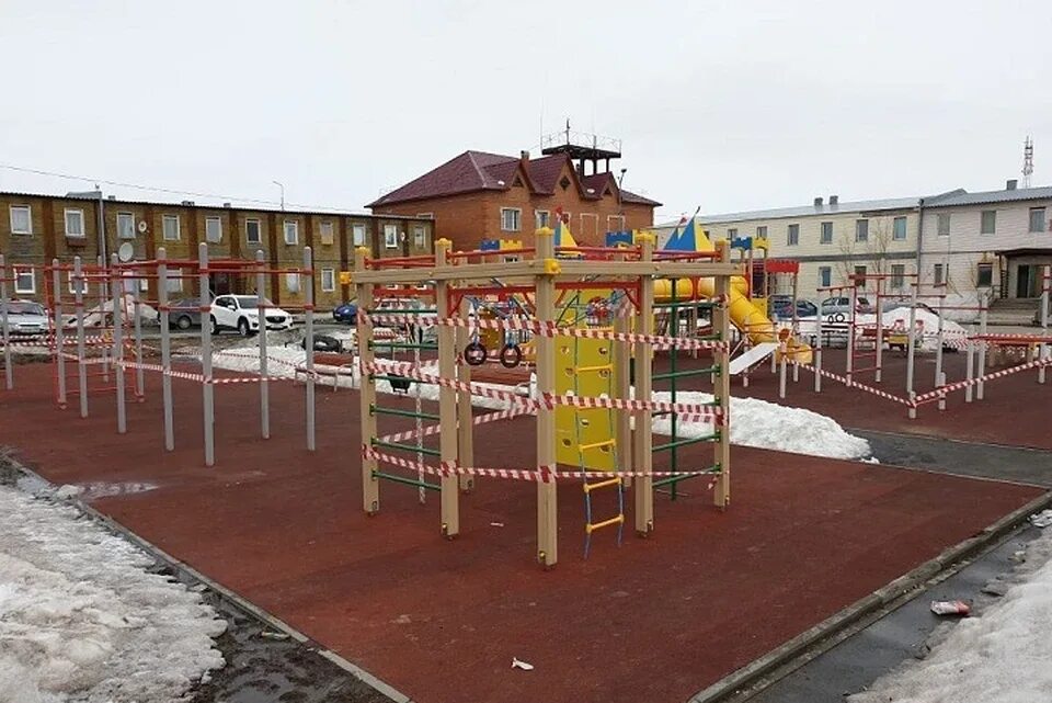 Площадки салехард. Детские площадки Салехард. Площадки в Салехарде. Город Салехард площадки.