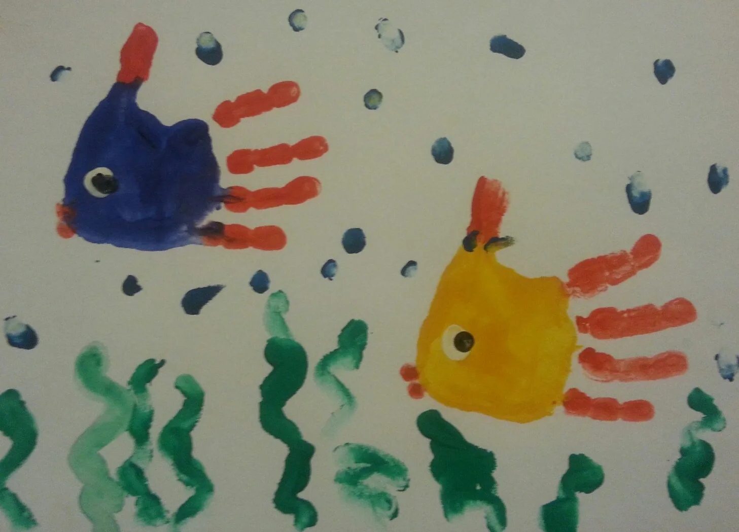 Нетрадиционные техники рисования для малышей. Рисование ладошками. Нетрадиционное рисование рыбки. Рисование ладошками для детей.
